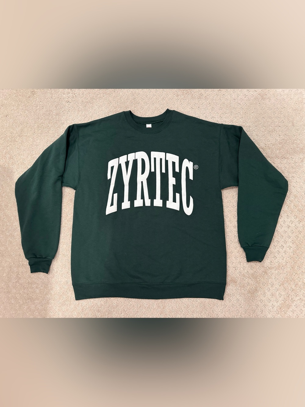 Hanes Brand New Dark Green with a Print Crewneck Sweatshirt Size L Brand New